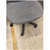 Image 4 : Gray Office Chair w/ Upholstered Seat & Back on Wheels