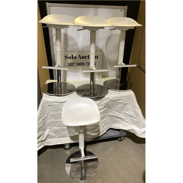 4 bar/kitchen stools in white