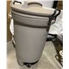 Image 2 : Large Rubbermaid brand garbage can