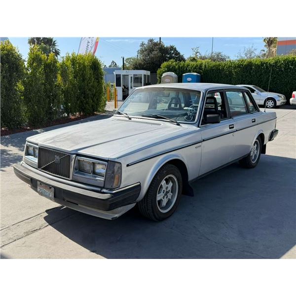 VOLV 240 1984 T-DONATION