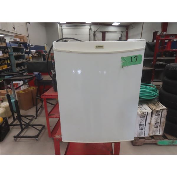 Kenmore Bar Fridge, 24x18x18