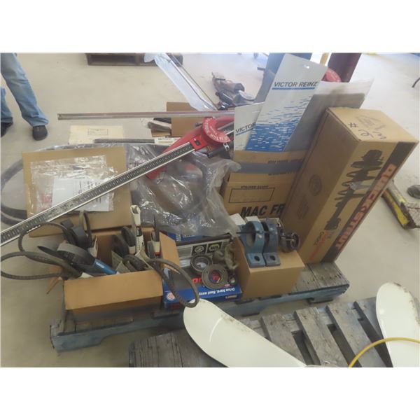 Pallet Lot – V-Belts, Running Boards, Hanger Bearings, Struts, Shocks, Front End Parts