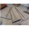 Image 5 : 3 Squeegees and Push Broom