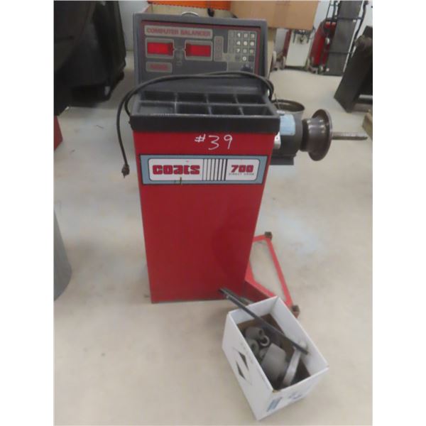 Coats 700 Direct Drive Wheel Balancer, w/ Adapters
