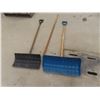 Image 1 : 2 Snow Shovels and Extra Handle