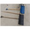 Image 2 : 2 Snow Shovels and Extra Handle