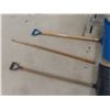 Image 3 : 2 Snow Shovels and Extra Handle
