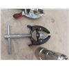 Image 3 : Battery Terminal Cleaners and Clamp Pullers
