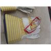 Image 3 : Safety Glasses and 2 Pair Work Gloves