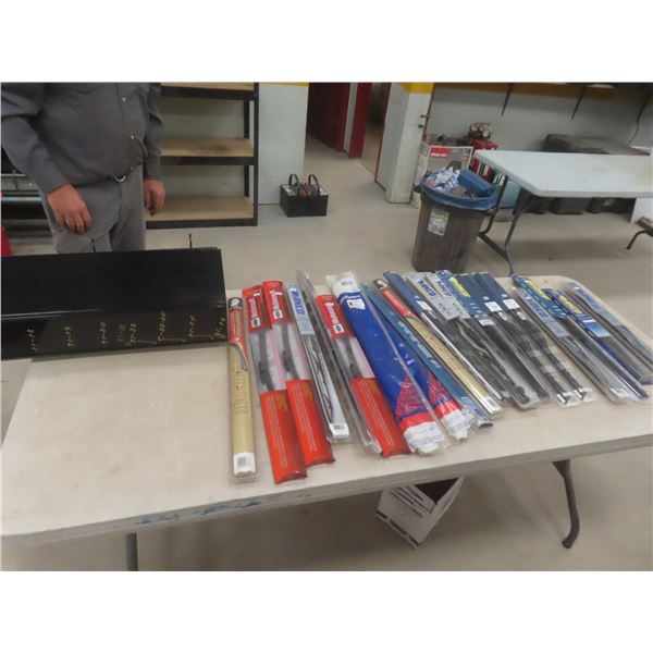 18 New Wiper Blades, Up to 25", and Display Rack