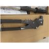 Image 4 : 2 Rivet Guns and Rivets