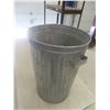 Image 2 : 4 Galvanized Garbage Cans, 60L