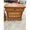 Image 11 : BASSETT DRESSER WITH MIRROR (SEE PICTURES) WITH MATCHING NIGHTSTAND