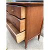 Image 6 : ANTIQUE FOUR DRAWER SERPENTINE FRONT DRESSER