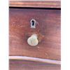 Image 7 : ANTIQUE FOUR DRAWER SERPENTINE FRONT DRESSER