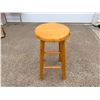 Image 17 : QUEEN ANNE TABLE, LUGGAGE RACK, AND STOOL