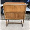Image 1 : 1920S FRESHMAN MASTERPIECE 5-TUBE RADIO ENCLOSED IN A WOODEN CABINET