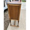 Image 4 : 1920S FRESHMAN MASTERPIECE 5-TUBE RADIO ENCLOSED IN A WOODEN CABINET
