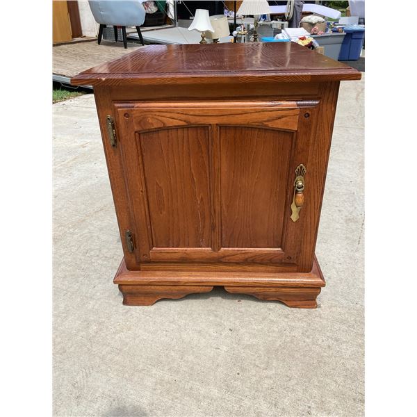 VINTAGE WHITE CLAD OAK WOOD END TABLE