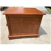 Image 4 : VINTAGE WHITE CLAD OAK WOOD END TABLE