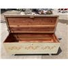 Image 3 : VINTAGE CEDAR HOPE CHEST BY CAVALIER