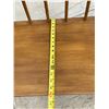 Image 11 : VINTAGE 1960S COTTAGE-STYLE SOLID MAPLE TWO-SEAT SETTEE BENCH AND CONSOLE SIDE TABLE