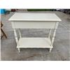 Image 7 : VINTAGE 1960S COTTAGE-STYLE SOLID MAPLE TWO-SEAT SETTEE BENCH AND CONSOLE SIDE TABLE