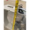 Image 4 : FANS, LOT OF 3