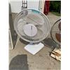 Image 6 : FANS, LOT OF 3