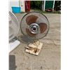 Image 7 : FANS, LOT OF 3