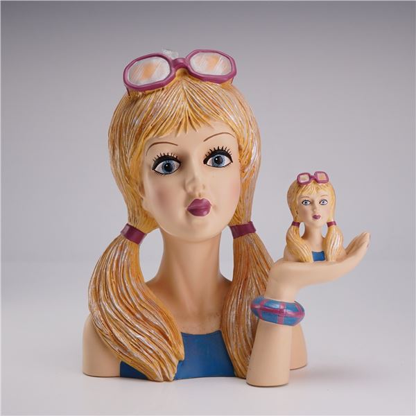 Cameo Girls Convention Carrie Limited Edition Figure Head Vase by Maddy Gordon