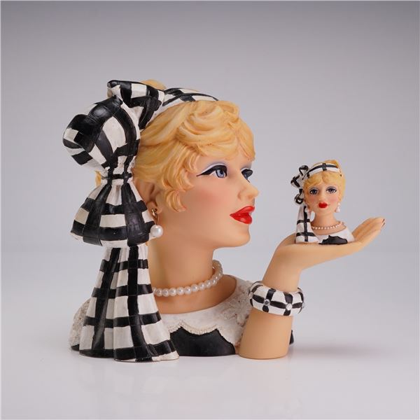 United Design Cameo Girls Deluxe Lady Vase Sasha 1964 Perfect Match Limited Edition
