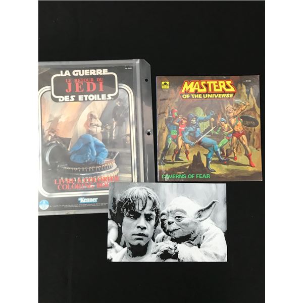 LOT OF 3 COLLECTIBLES INCLUDING FRENCH RETURN OF THE JEDI COLOURING BOOK