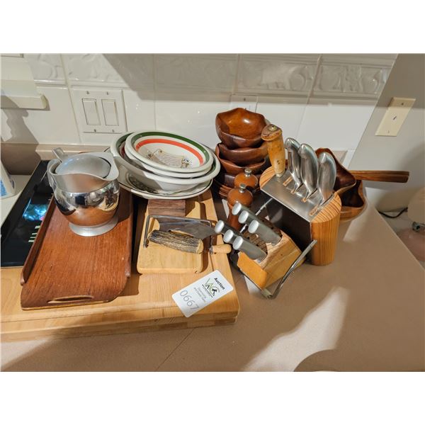 Knives & Wood Serving A