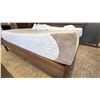 Image 3 : G4 QUEEN MATTRESS STORE DEMO 10 3/4" THICK