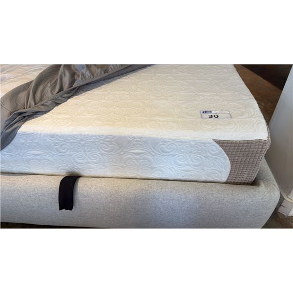 G4 QUEEN MATTRESS STORE DEMO 10 3/4" THICK