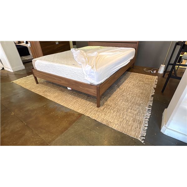 EQ3 MADE IN CANADA GANI RUG 9'4" X 6'3".