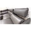 Image 4 : BELLINI MODERN LIVING MADE IN ITALY LEFT HAND FACING SECTIONAL WITH ONE POWER RECLINER. GREY FULL
