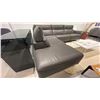 Image 7 : BELLINI MODERN LIVING MADE IN ITALY LEFT HAND FACING SECTIONAL WITH ONE POWER RECLINER. GREY FULL