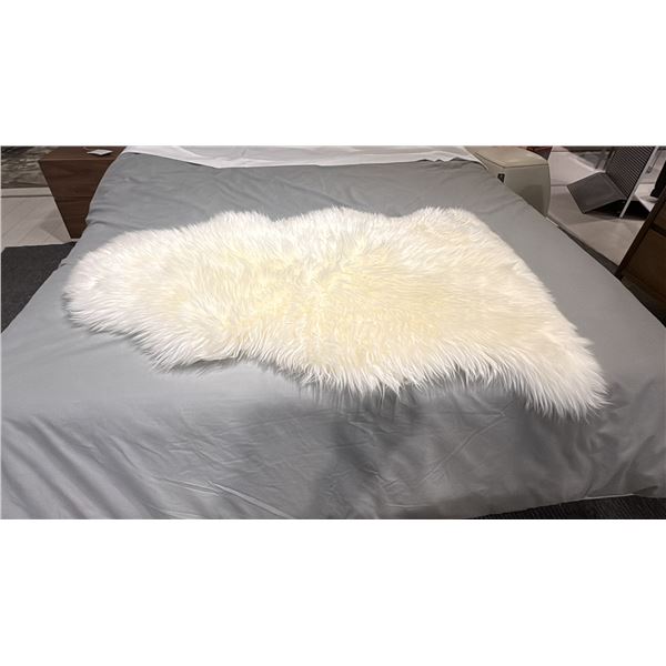 42" SHEEPSKIN