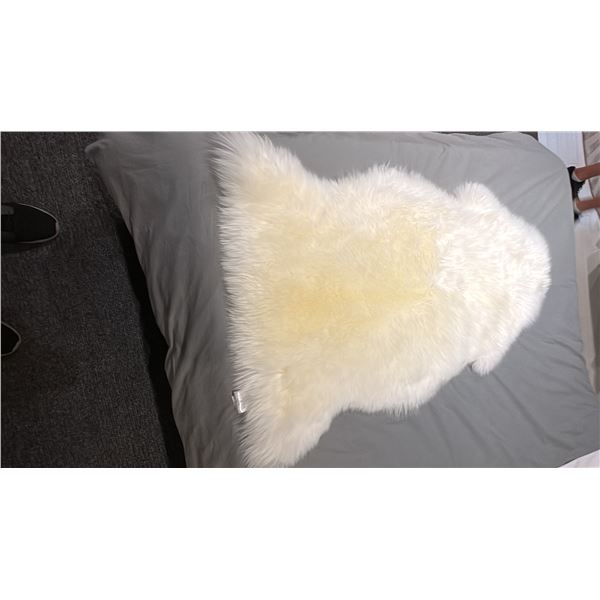 42" SHEEPSKIN