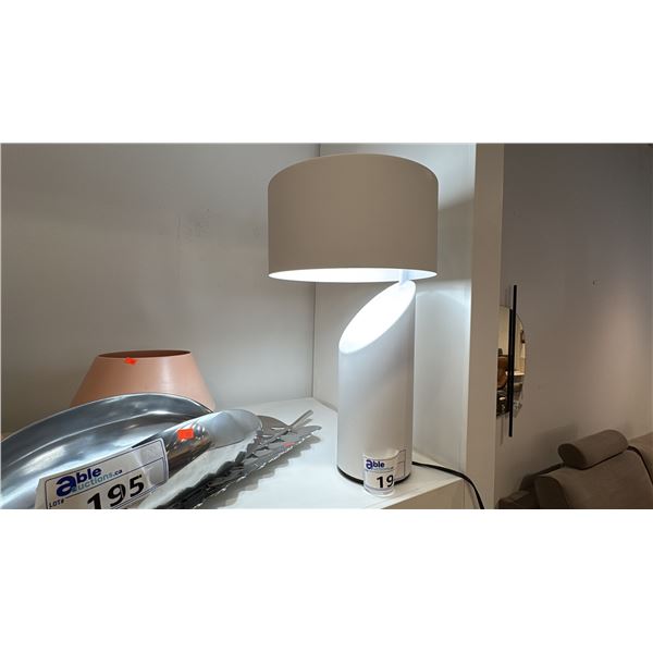NATUZZI ITALIA DESIGNER TABLE LAMP. RETAIL $1500 19"H