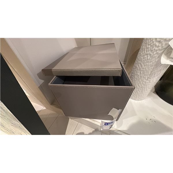 SET OF CALLIGARIS NESTING BOXES.