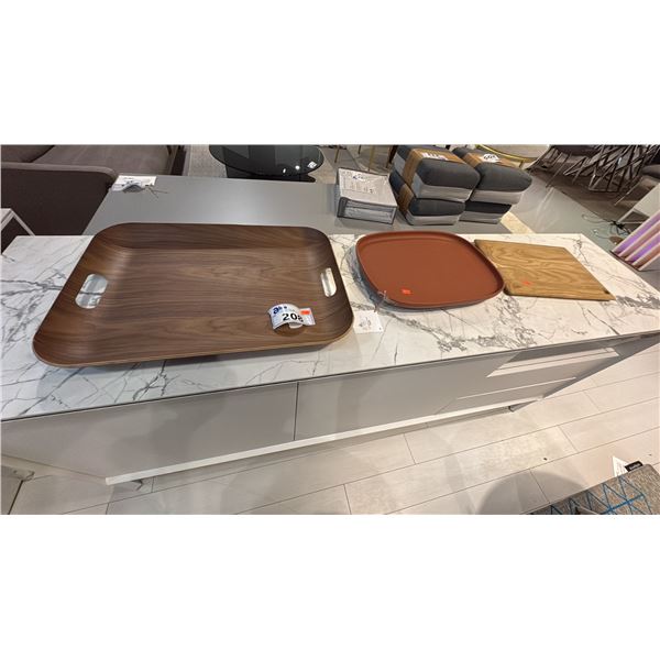 GROUP LOT OF ONE TERRA COTTA CERAMIC, ONE FORMED WOOD, ONE POG WOOD