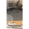 Image 2 : EQ3 QUEEN DUVET SET. 100% COTTON. CONTAINS DUVET COVER AND 2 STANDARD SHAMS