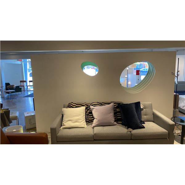 SUPER COOL DIVIDER WALL WITH VARIABLE COLOR LED LIGHTS. 11 1/2' WIDE X 6' 4  HIGH X 12  DEEP.