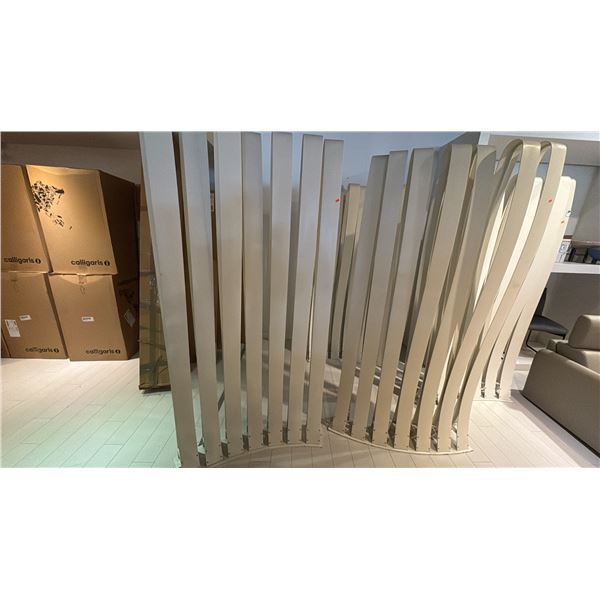GROUP OF 2 NATUZZI ROOM DIVIDERS
