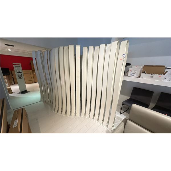 GROUP OF 2 NATUZZI ROOM DIVIDERS