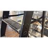 Image 3 : 6' WOOD STEPLADDER