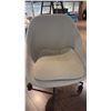Image 3 : TWO SWIVEL CHAIRS.